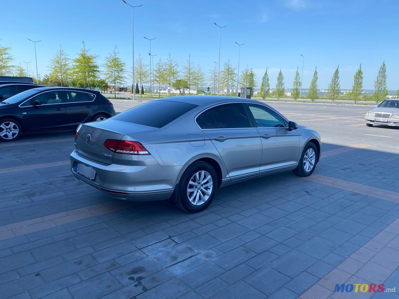 2016' Volkswagen Passat photo #2