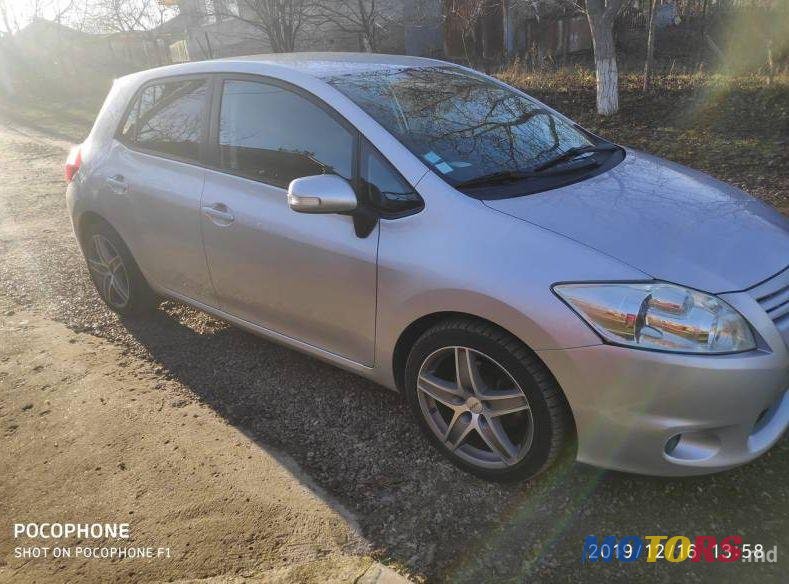 2010' Toyota Auris photo #2
