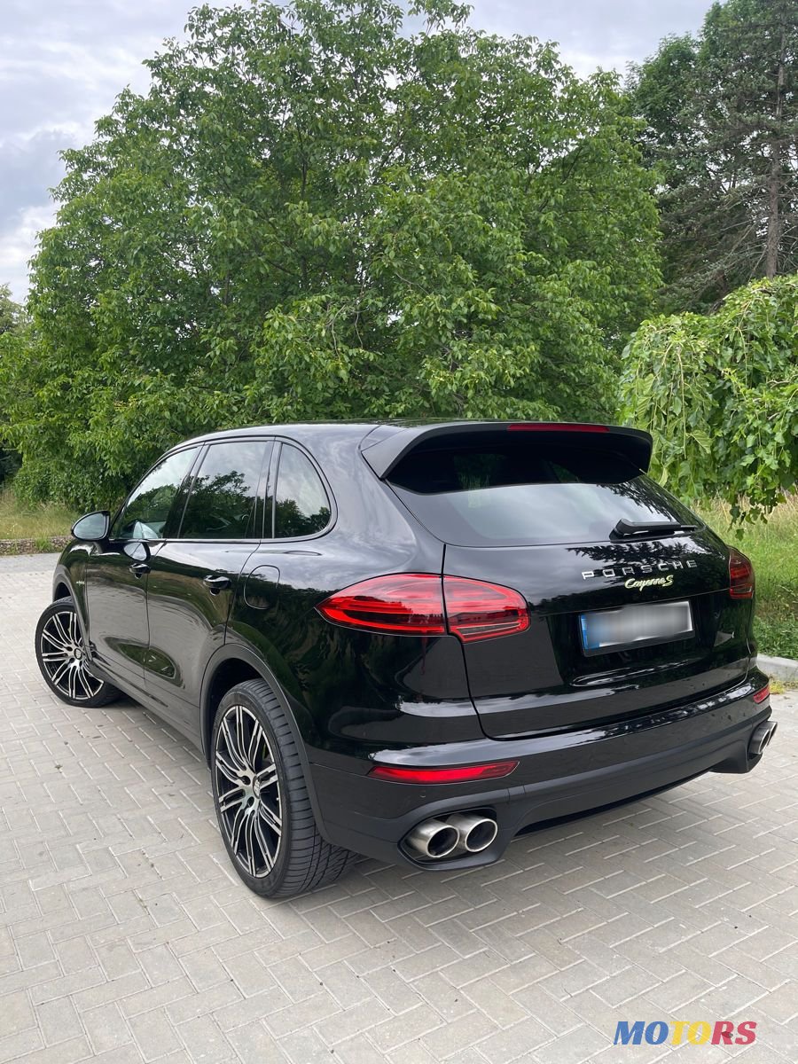 2016' Porsche Cayenne photo #5