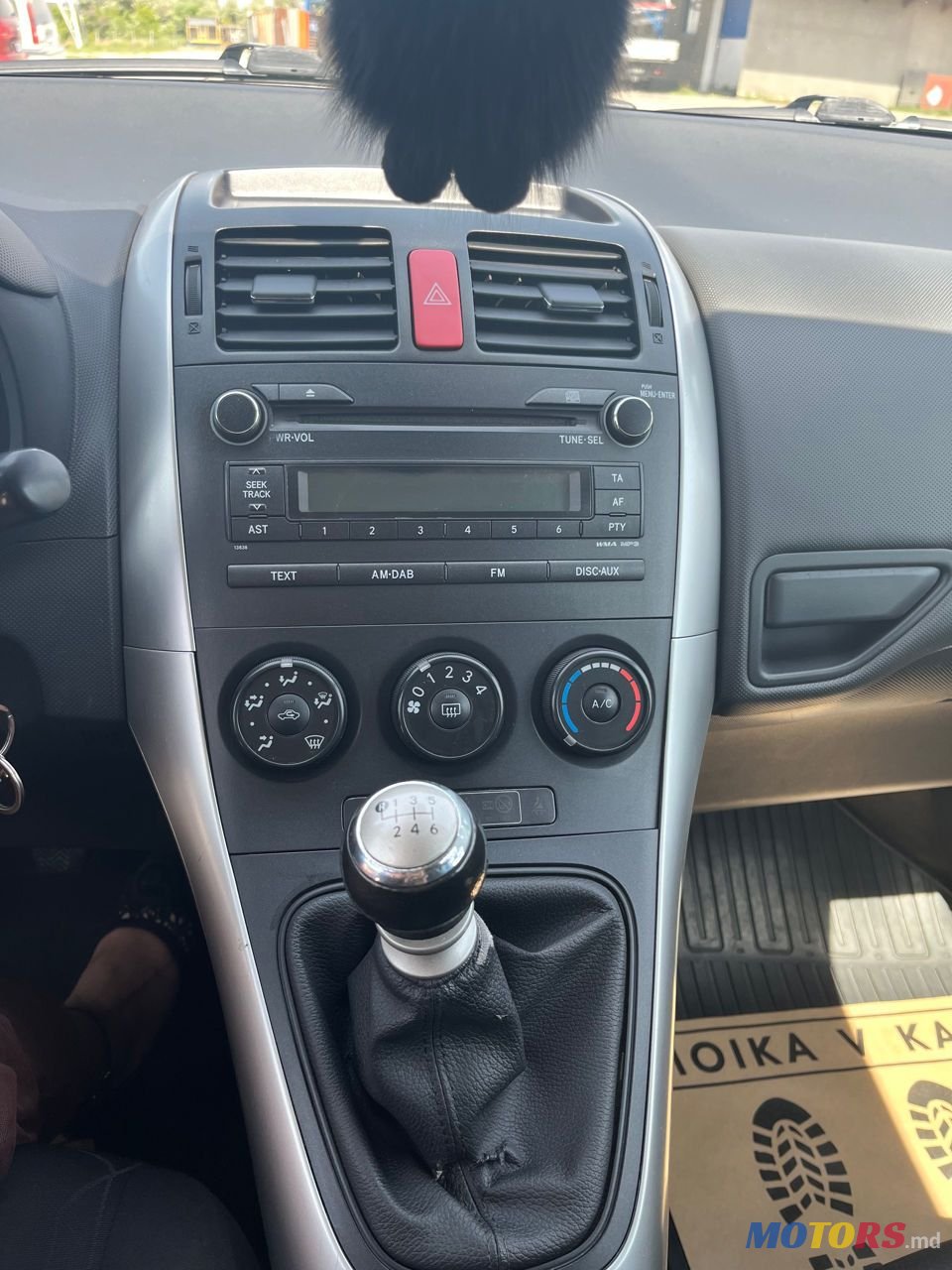 2010' Toyota Auris photo #6