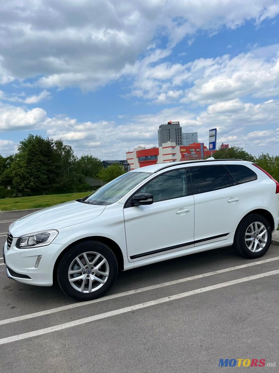 2016' Volvo XC60 photo #2