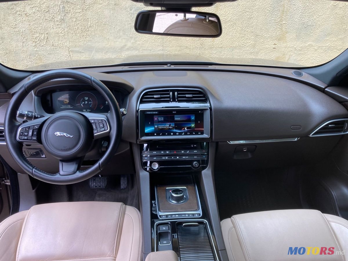 2017' Jaguar F-Pace photo #6