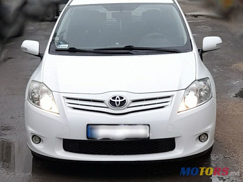 2012' Toyota Auris photo #5