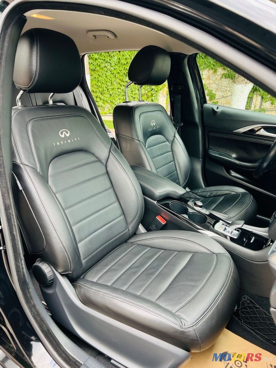 2018' Infiniti QX30 photo #6