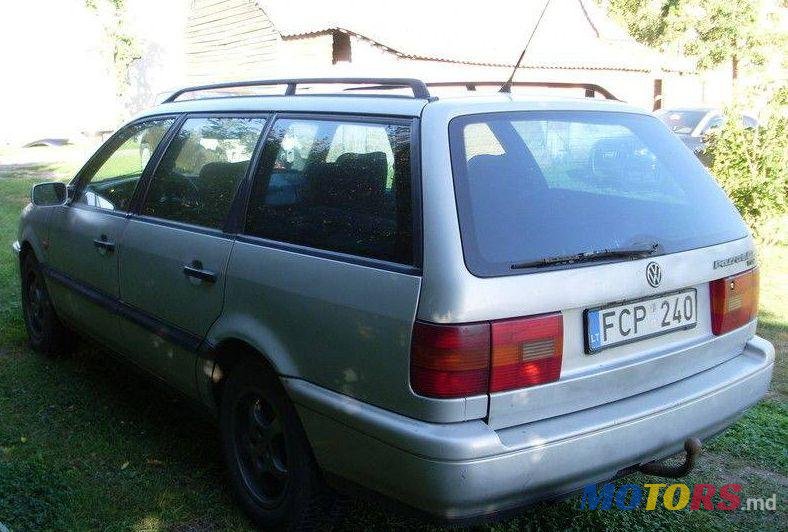 1995' Volkswagen Passat photo #1