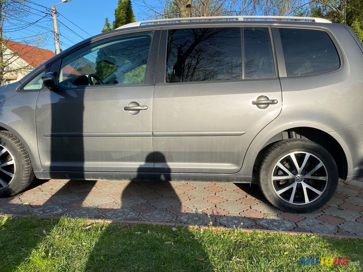 2014' Volkswagen Touran photo #5