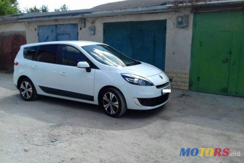 2013' Renault Grand Scenic photo #1