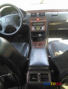 2002' Mercedes-Benz E photo #2