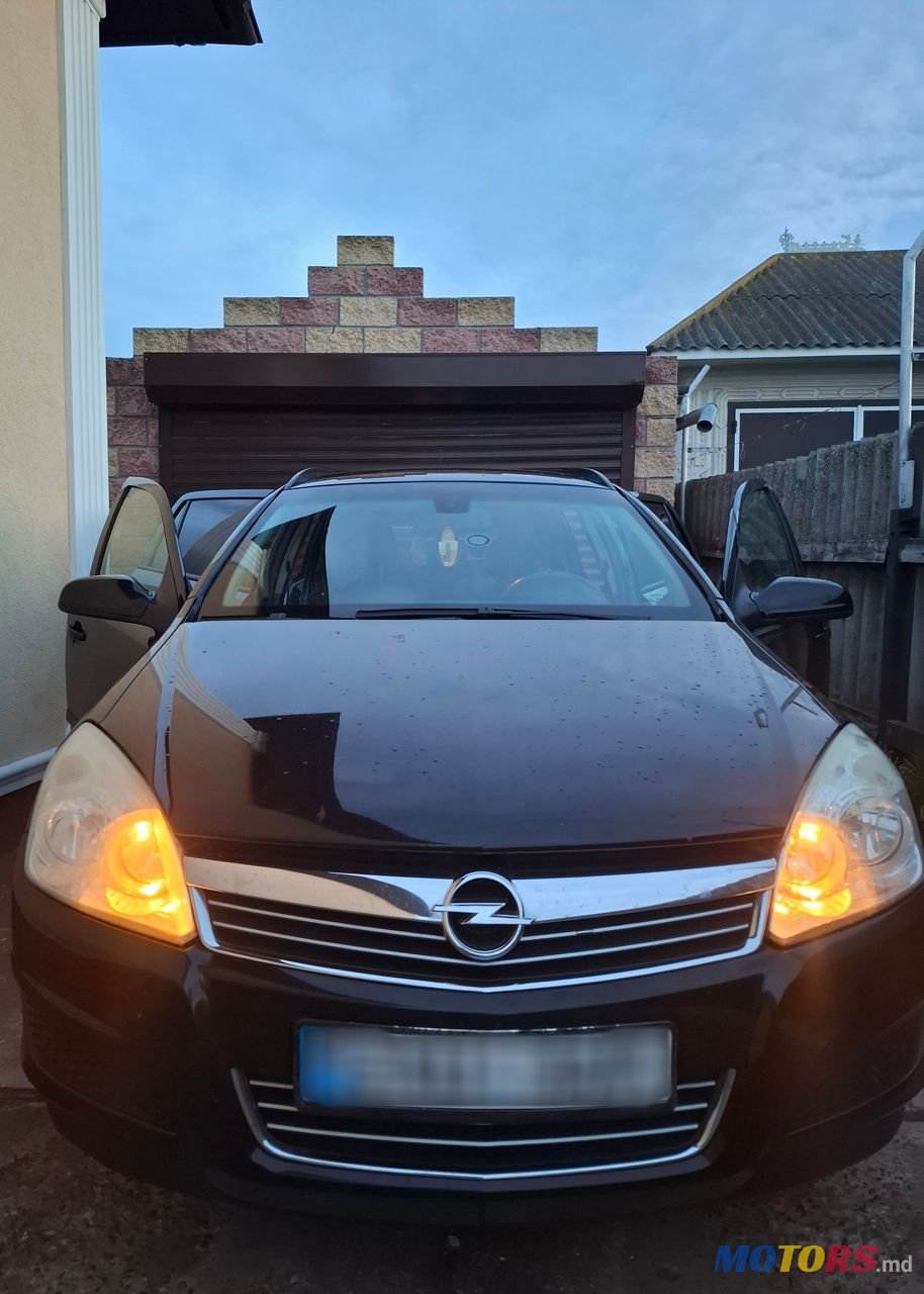 2008' Opel Astra photo #2