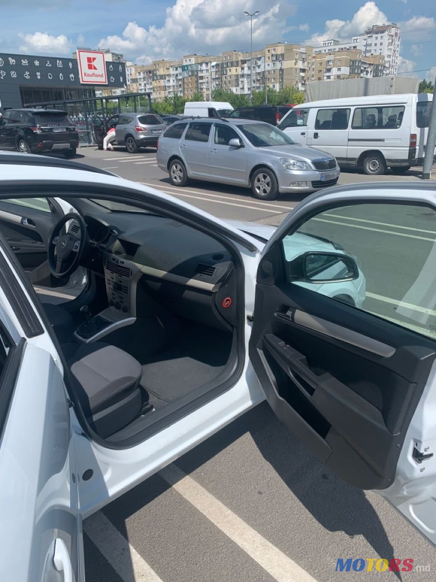 2008' Opel Astra photo #5