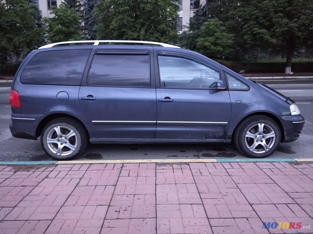 2004' Volkswagen Sharan photo #2