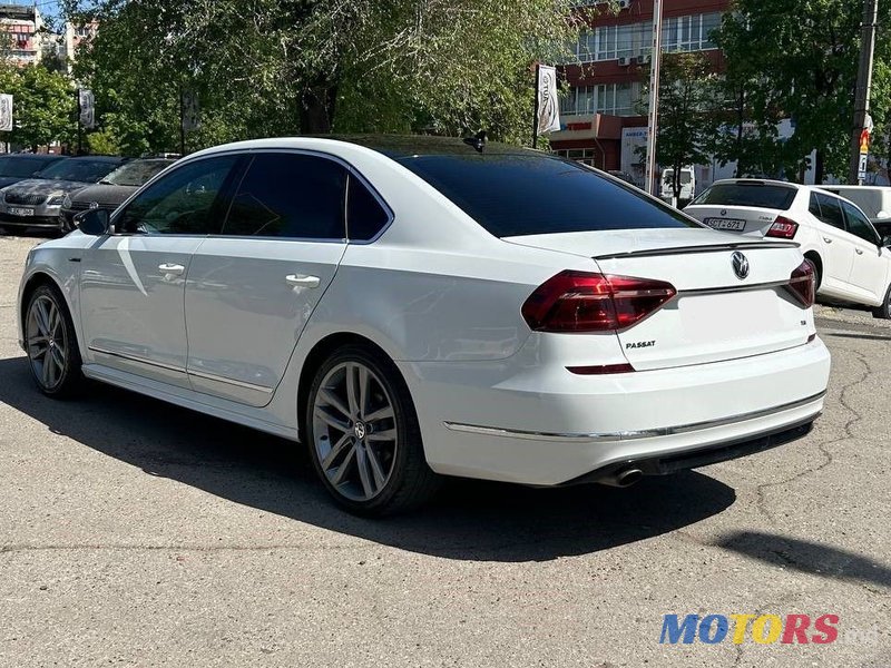 2016' Volkswagen Passat photo #2