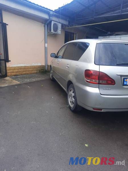 2002' Toyota Avensis photo #3