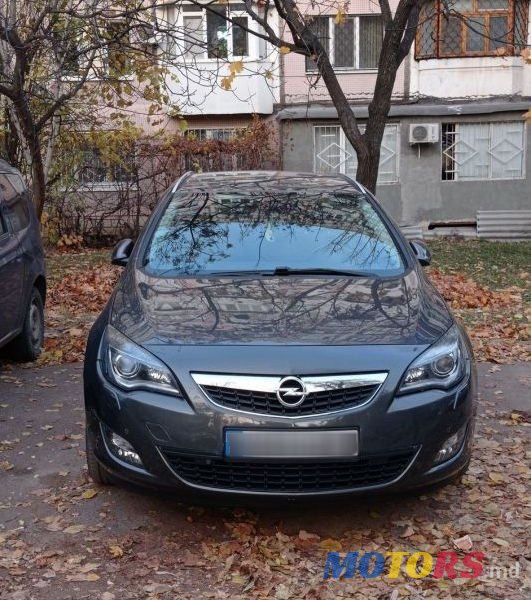 2011' Opel Astra photo #1