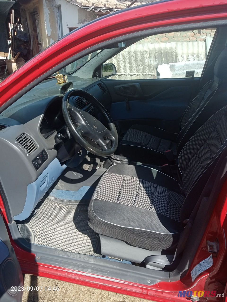 1999' Mitsubishi Space Star photo #4