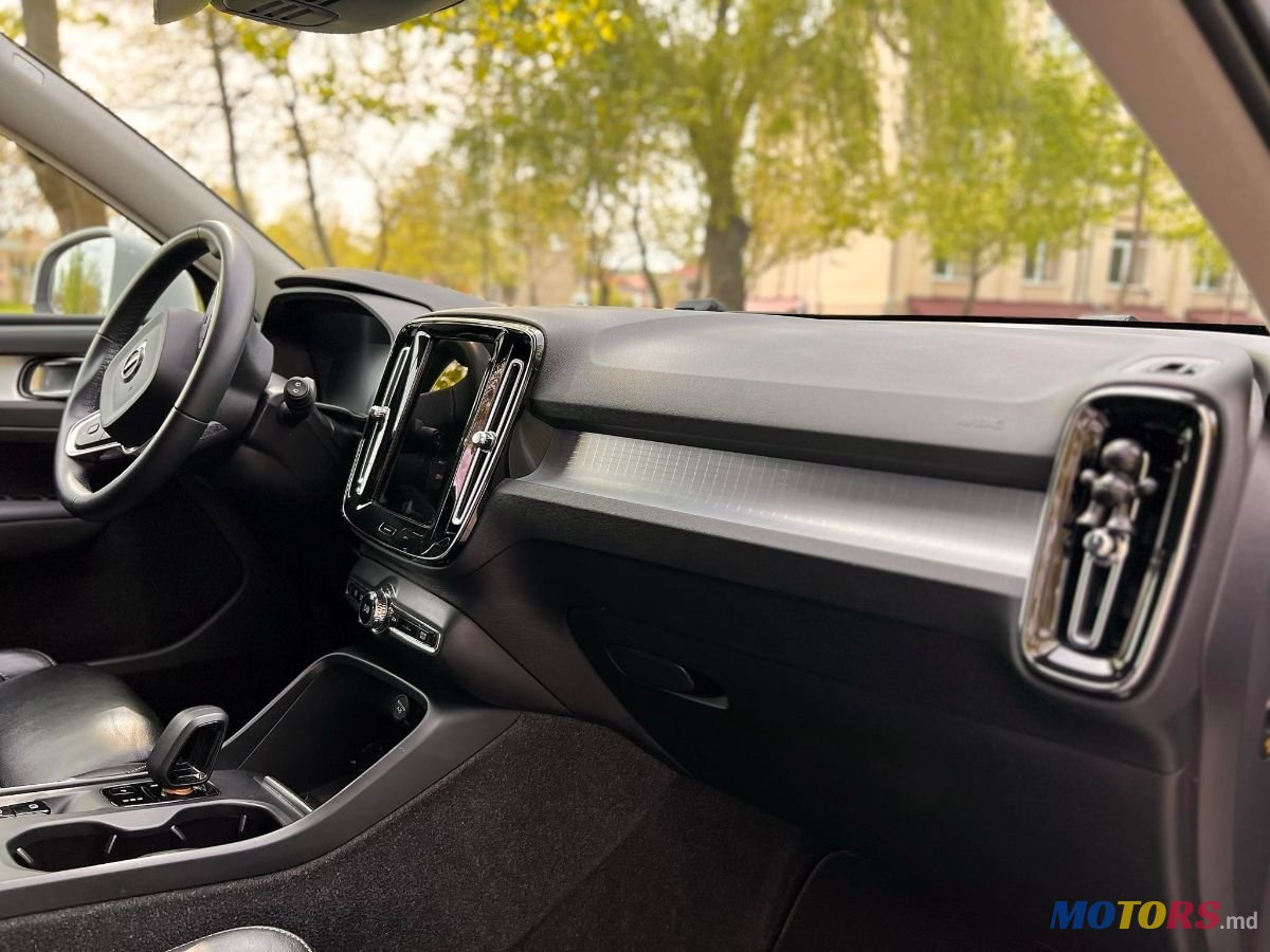 2021' Volvo XC40 photo #6