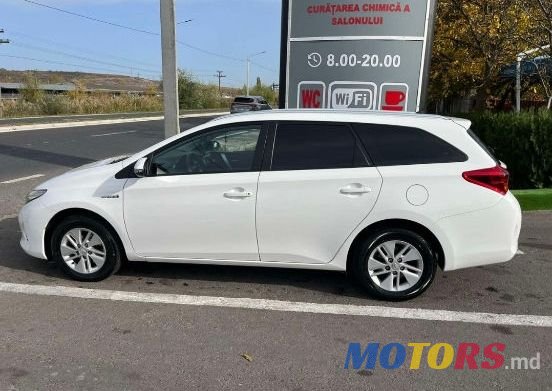 2013' Toyota Auris photo #5