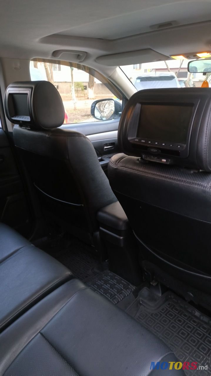 2013' Mitsubishi Outlander photo #5