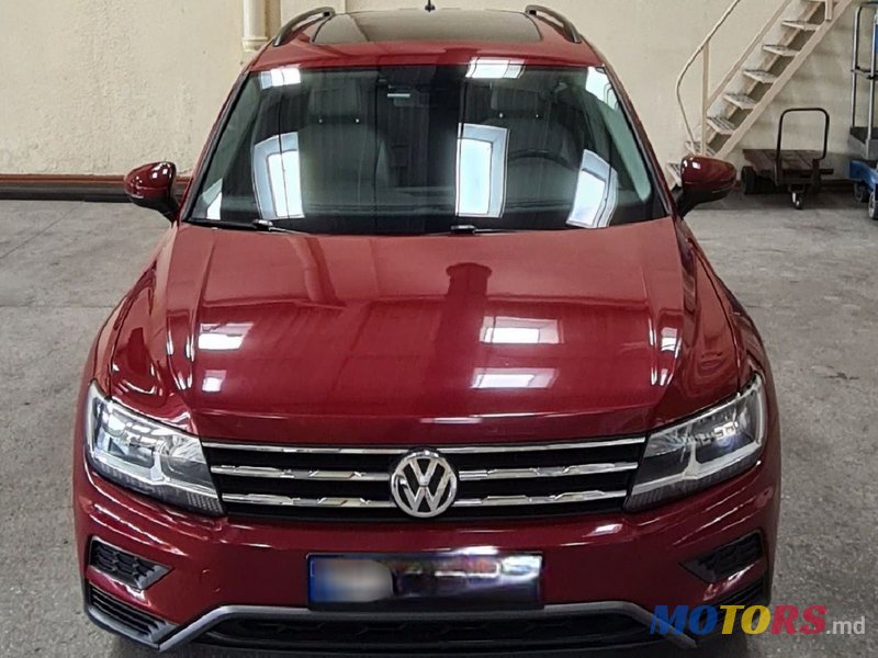 2019' Volkswagen Tiguan photo #1