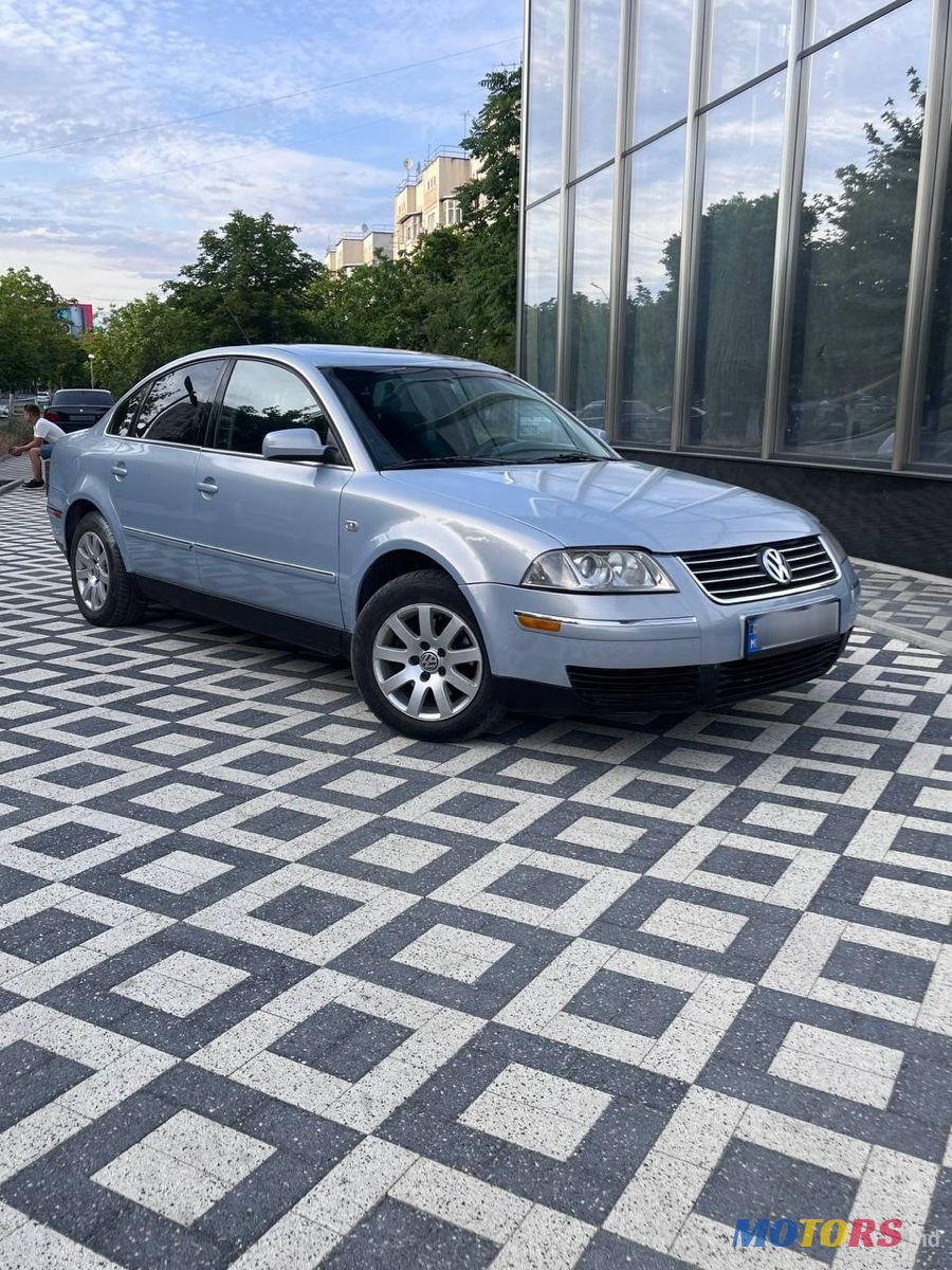 2002' Volkswagen Passat photo #2