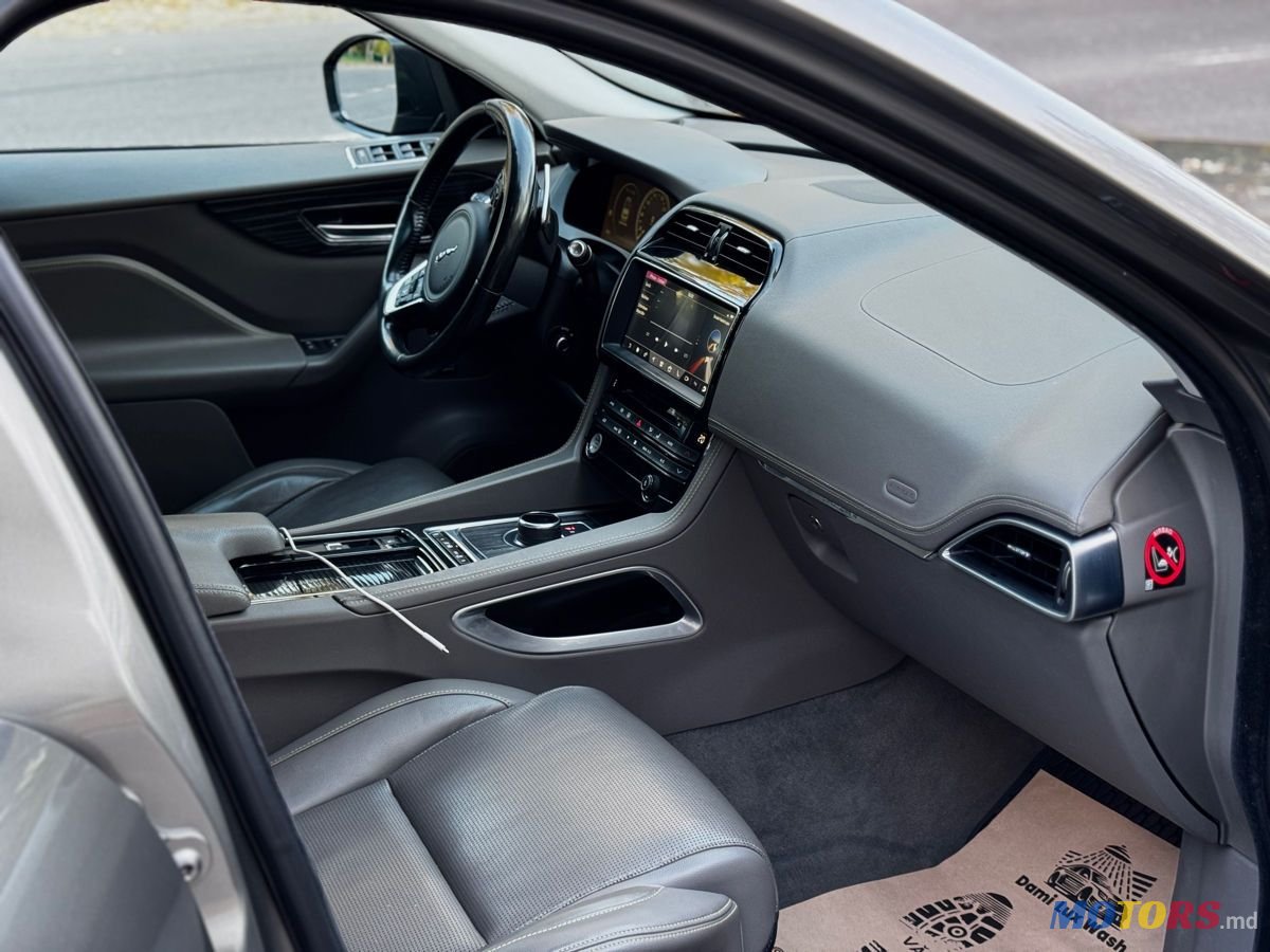 2018' Jaguar F-Pace photo #3