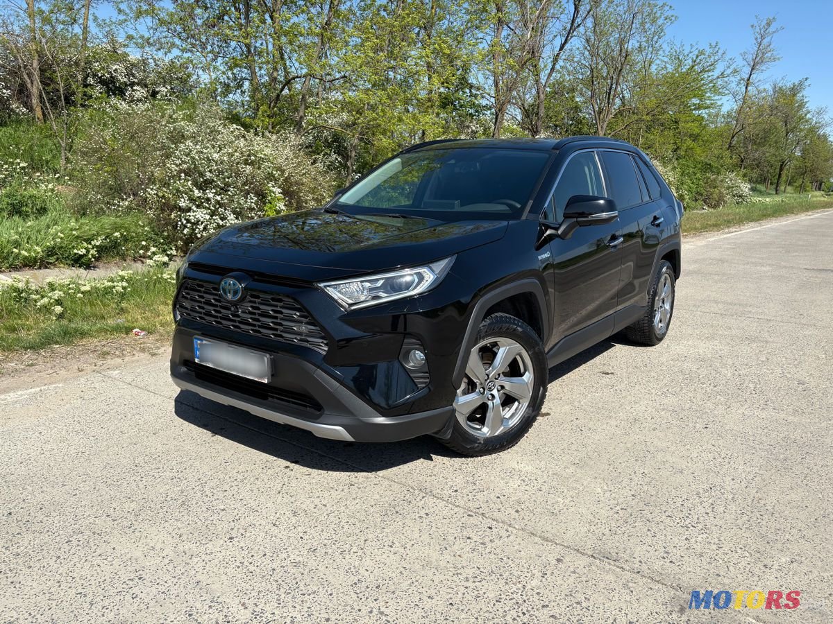 2019' Toyota RAV4 photo #3