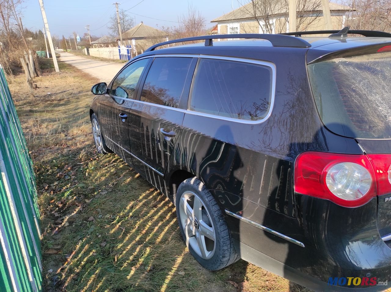 2009' Volkswagen Passat photo #2