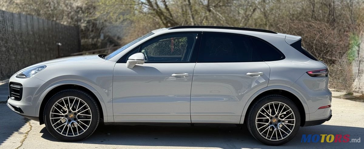 2022' Porsche Cayenne photo #5