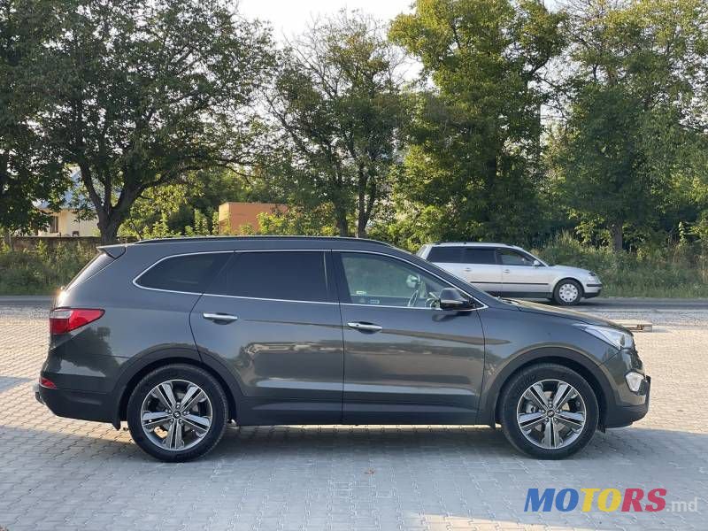 2014' Hyundai Santa Fe photo #3