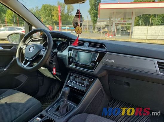 2016' Volkswagen Touran photo #4