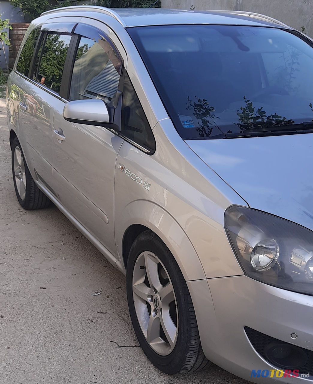 2009' Opel Zafira photo #1