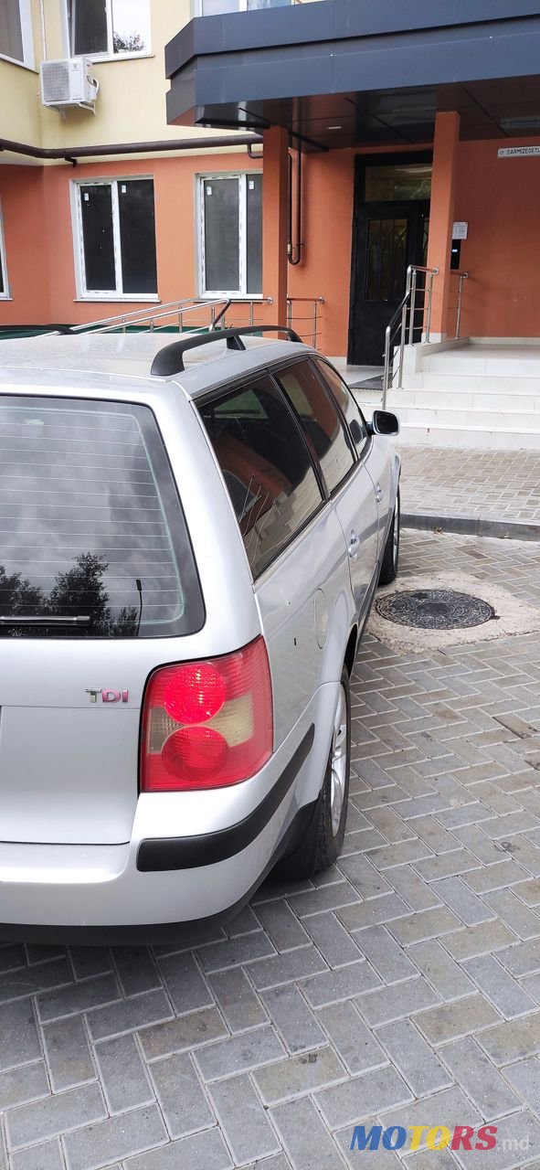 2004' Volkswagen Passat photo #3