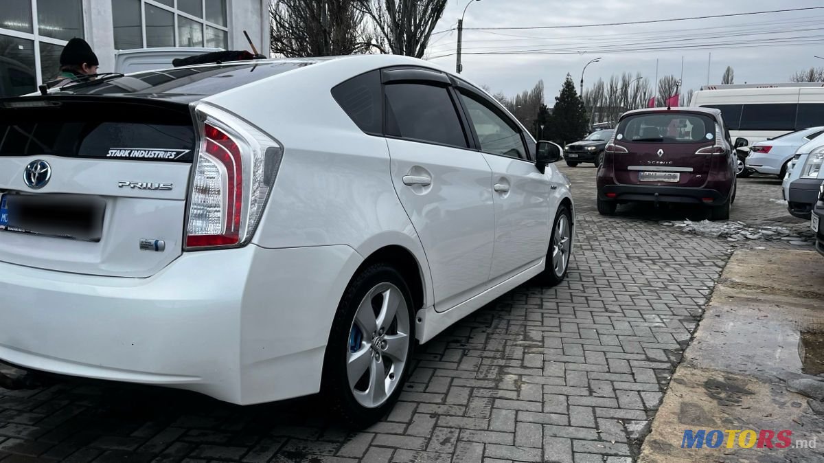 2012' Toyota Prius photo #4
