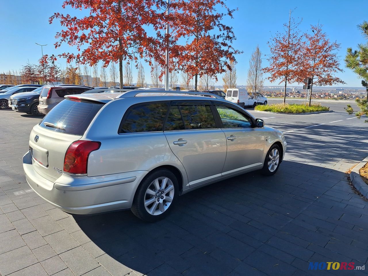 2003' Toyota Avensis photo #5