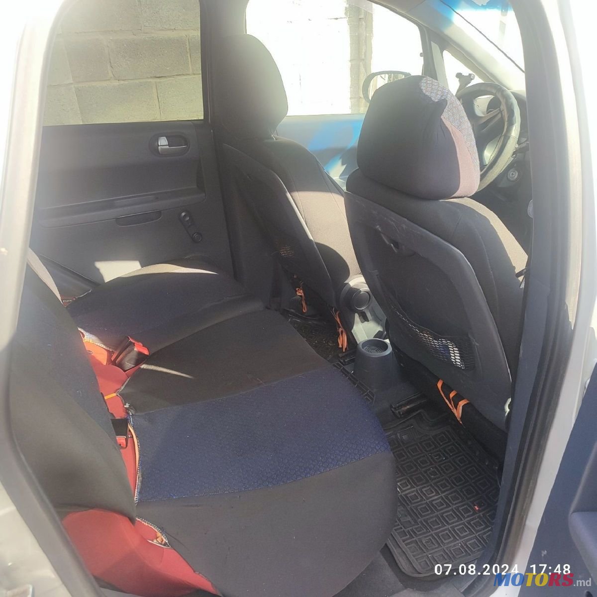 2005' Mitsubishi Colt photo #6