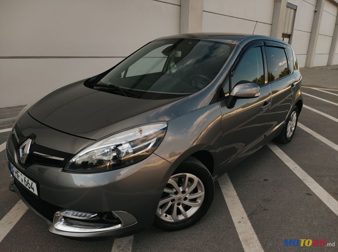 2013' Renault Scenic photo #2