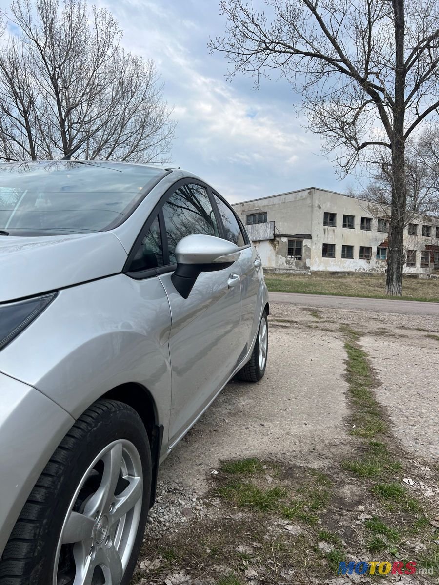 2015' Ford Fiesta photo #2