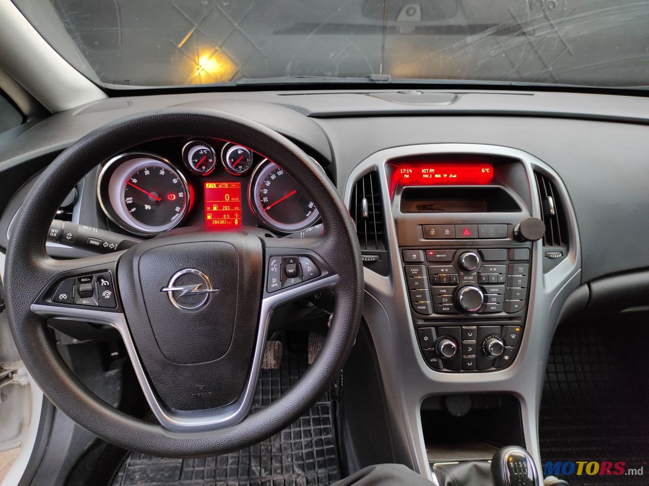 2013' Opel Astra photo #6