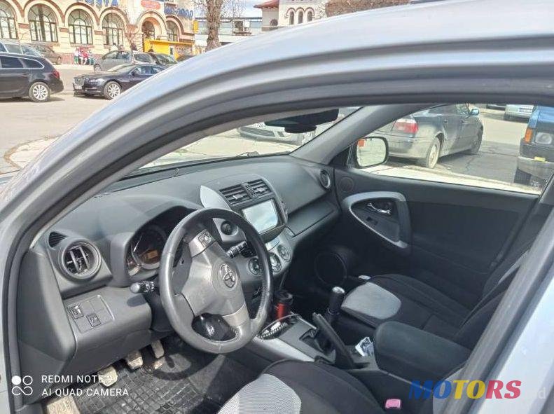 2006' Toyota RAV4 photo #1