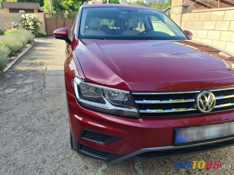 2019' Volkswagen Tiguan photo #5