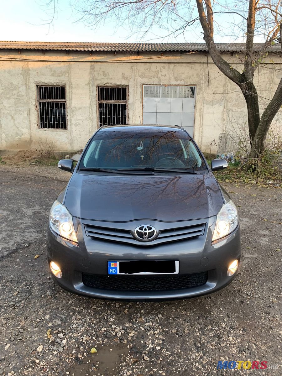 2010' Toyota Auris photo #2