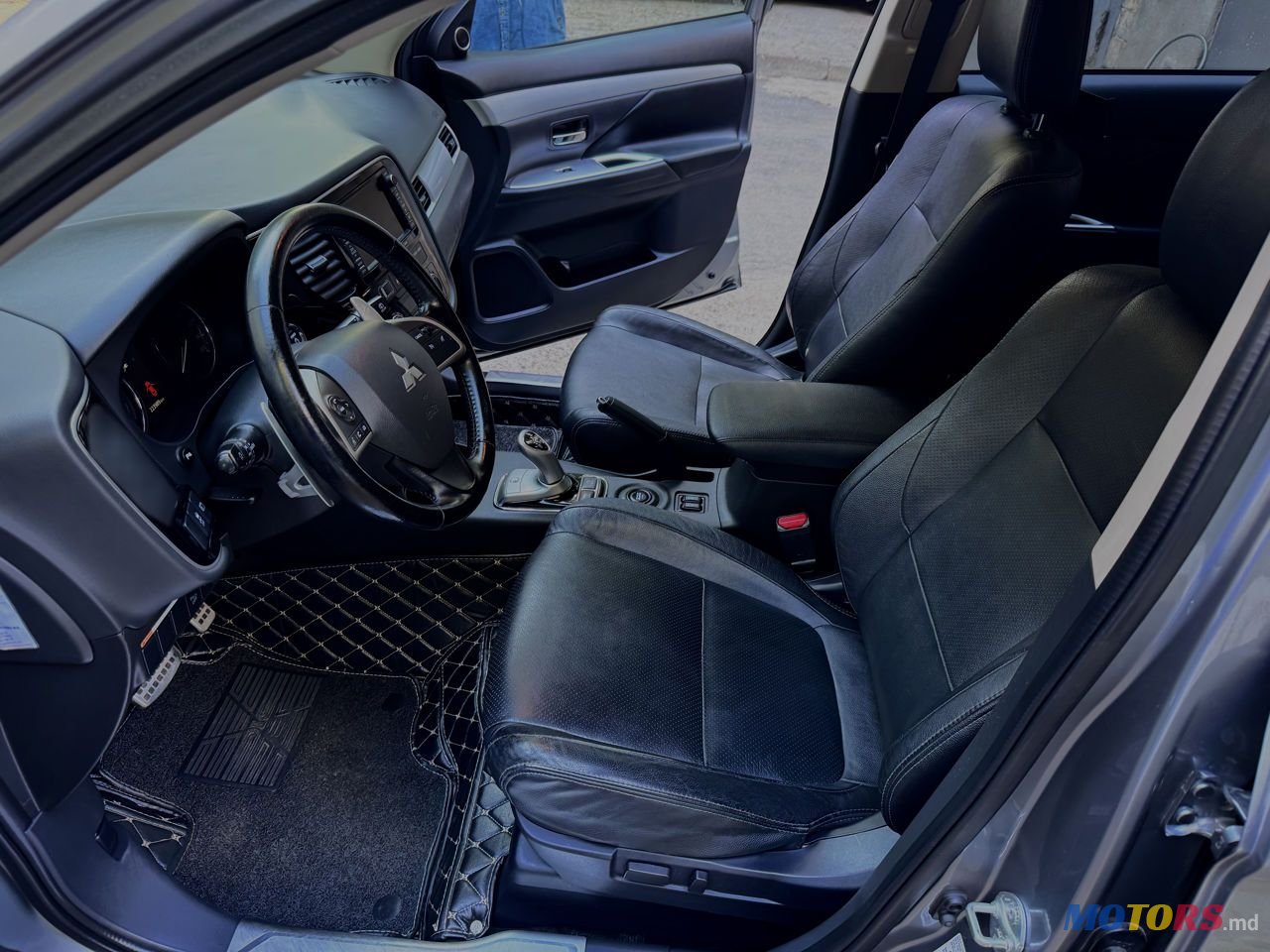 2015' Mitsubishi Outlander photo #4