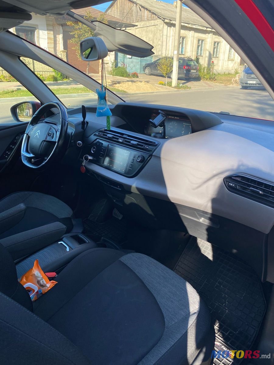 2016' Citroen C4 Picasso photo #6