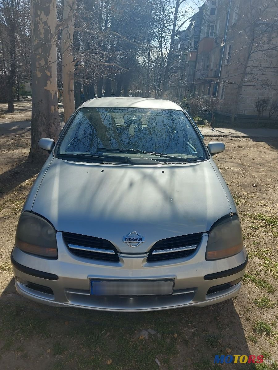 2000' Nissan Almera Tino photo #1