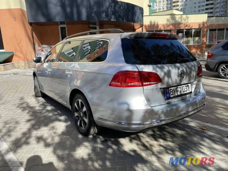 2011' Volkswagen Passat photo #5