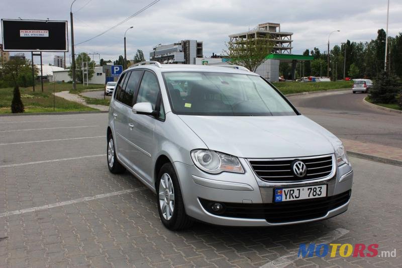 2007' Volkswagen Touran photo #1