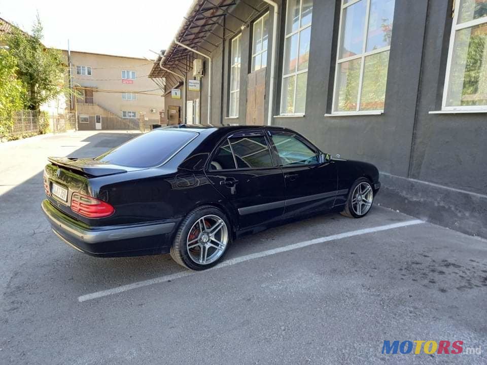 2001' Mercedes-Benz E Класс photo #3