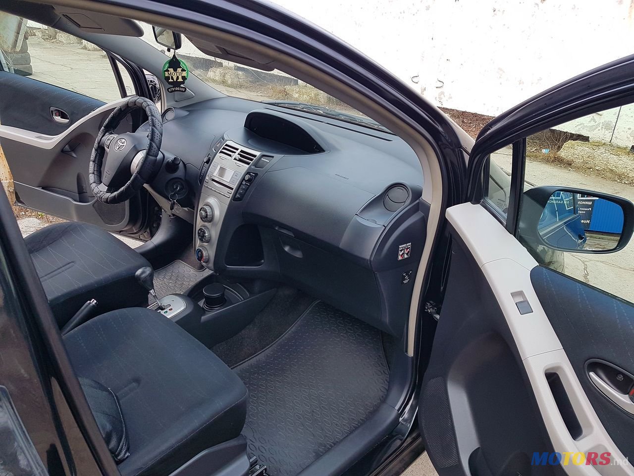 2008' Toyota Yaris photo #5