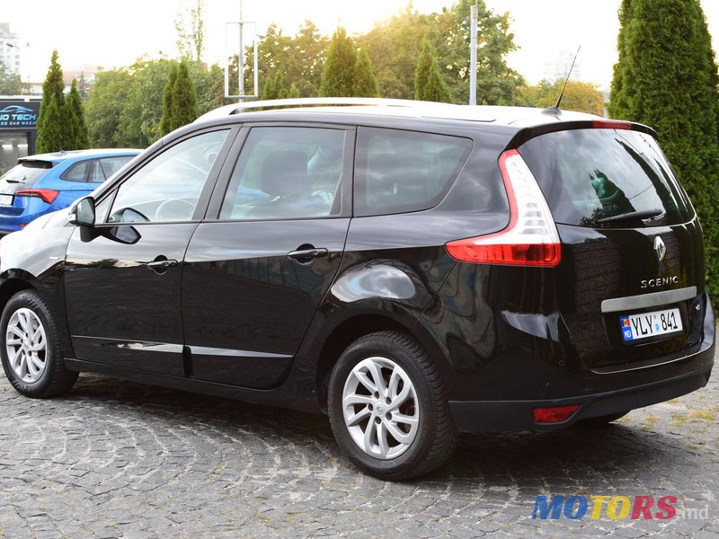 2015' Renault Grand Scenic photo #3