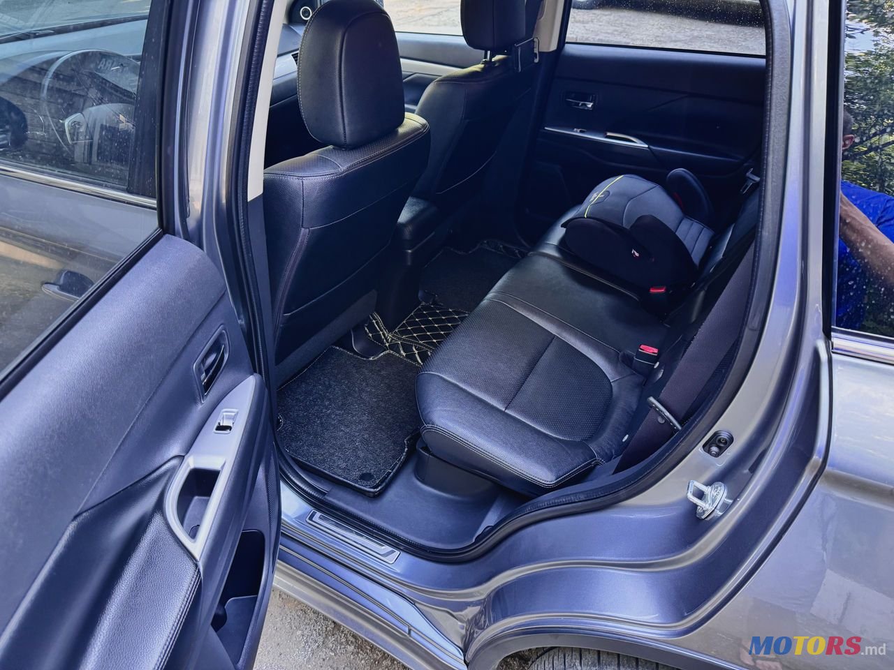 2015' Mitsubishi Outlander photo #5